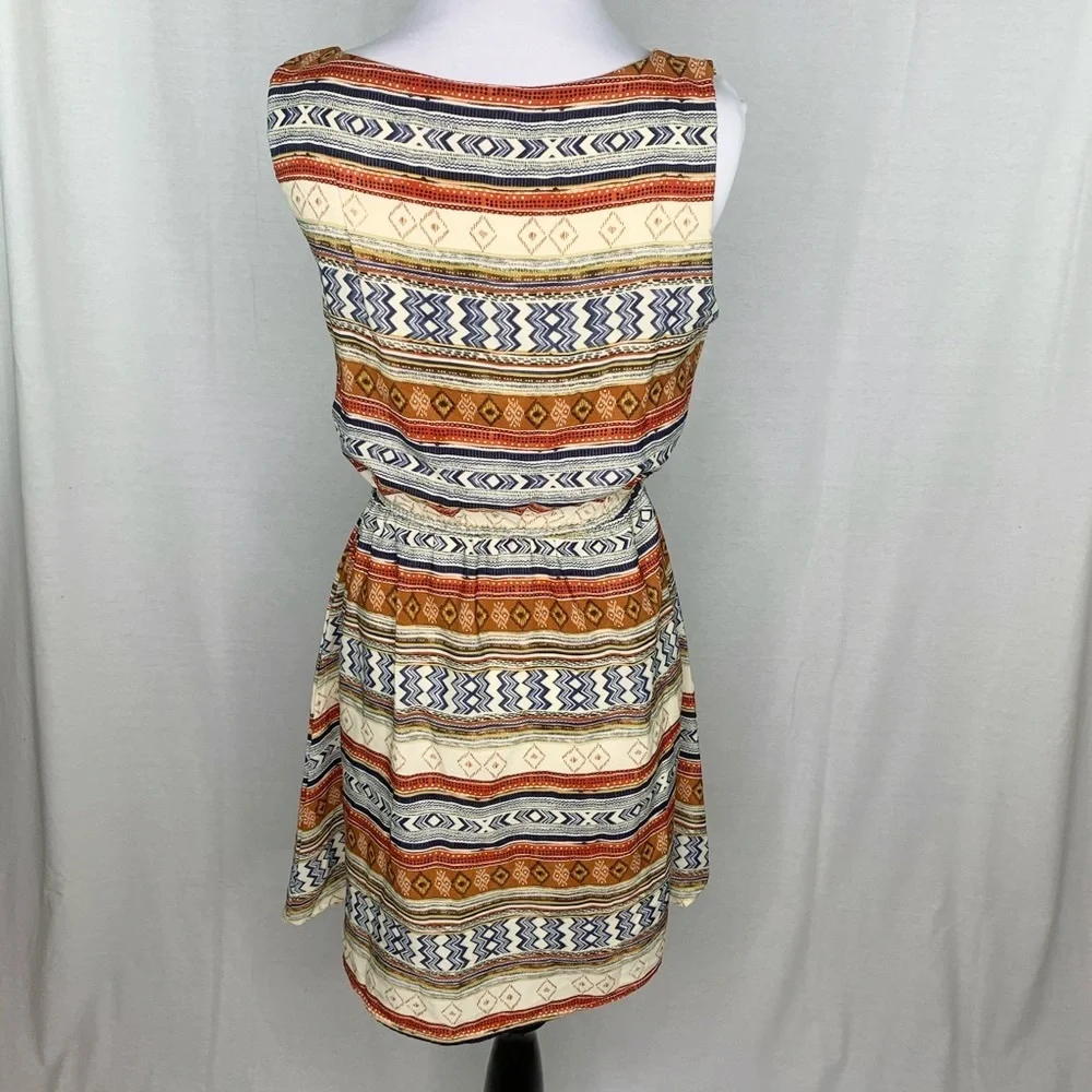 SM Wardrobe Aztec print sleeveless dress - Picture 3 of 11